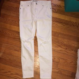 White free people jeans ripped at knee